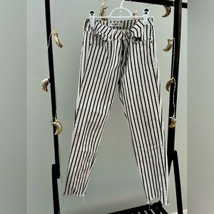 Stripped skinny H&M jeans, really nice fit and aesthetic 🤍